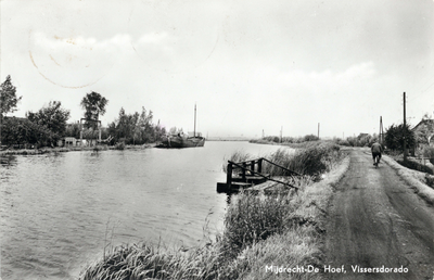 13735 Gezicht op de Kromme Mijdrecht te De Hoef (gemeente Mijdrecht); met rechts De Hoef Oostzijde. N.B. De gemeente ...